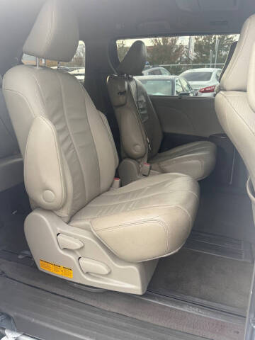 2013 Toyota Sienna XLE 8-Passenger