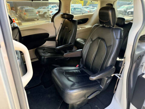 2017 Chrysler Pacifica Touring-L