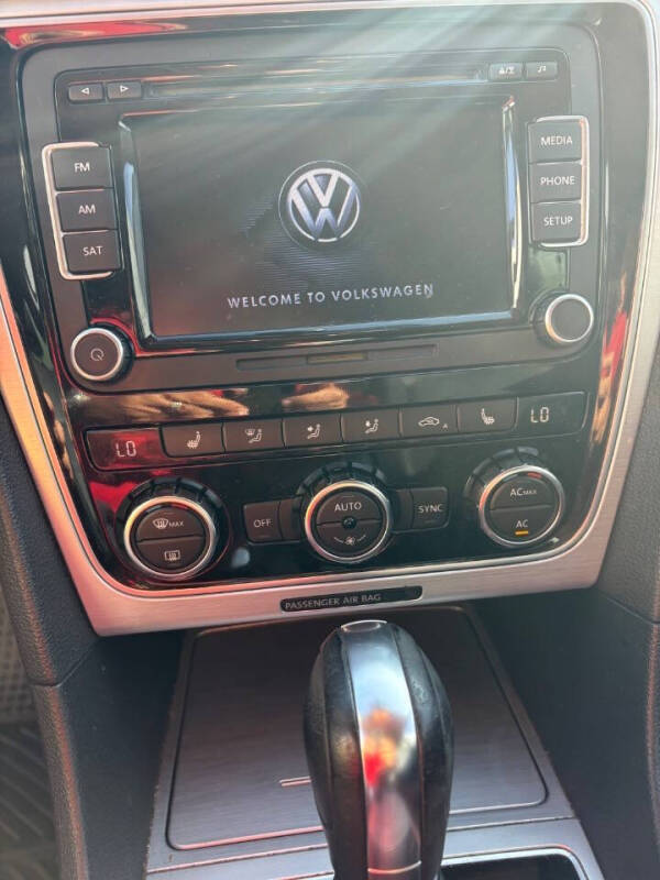 2012 Volkswagen Passat SE PZEV