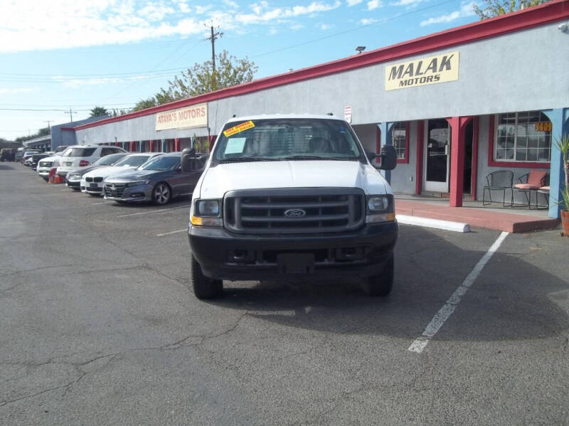 2002 Ford F-350 Super Duty XLT photo 2