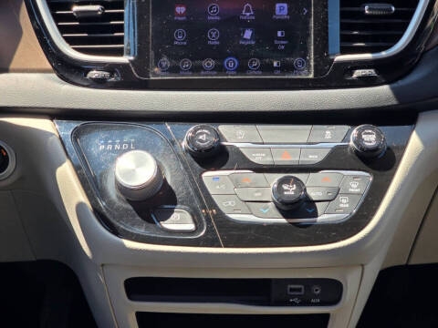 2017 Chrysler Pacifica Touring-L