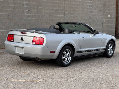 2005 Ford Mustang V6 Deluxe