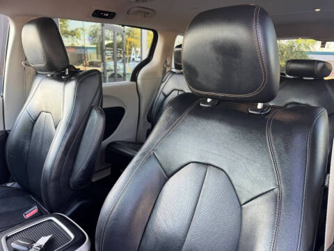 2017 Chrysler Pacifica Touring-L Plus