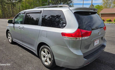 2013 Toyota Sienna LE 8-Passenger