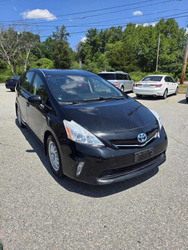 2014 Toyota Prius v Five