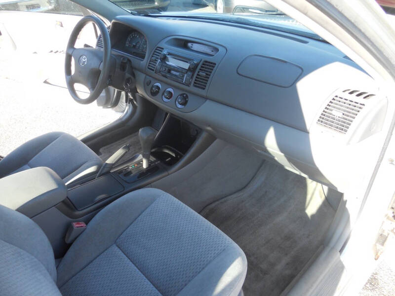 2003 Toyota Camry LE photo 20