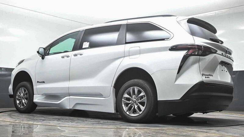 2025 Toyota Sienna XLE 7-Passenger