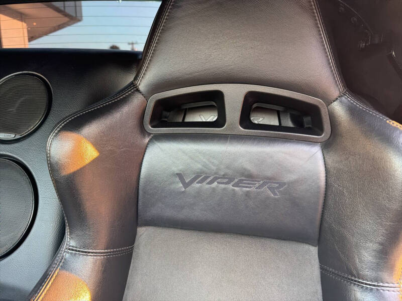 2004 Dodge Viper SRT-10