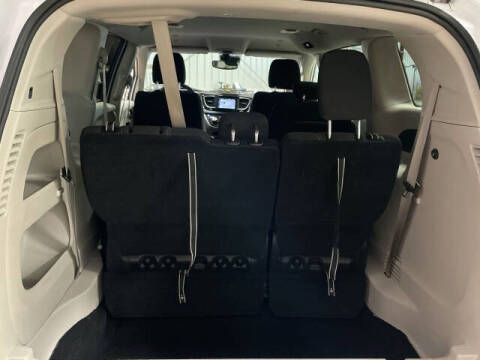 2024 Chrysler Voyager LX