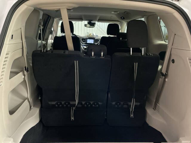2024 Chrysler Voyager LX