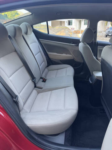 2019 Hyundai Elantra SE