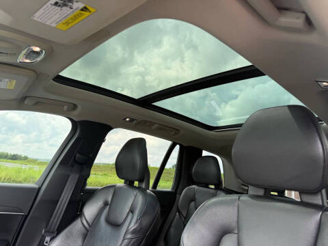 2020 Volvo XC90 T6 Momentum 6-Passenger