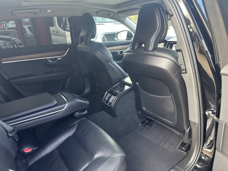 2022 Volvo S90 B6 Momentum