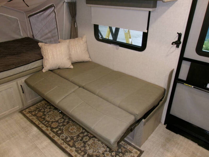 2021 Rockwood Roo 233s