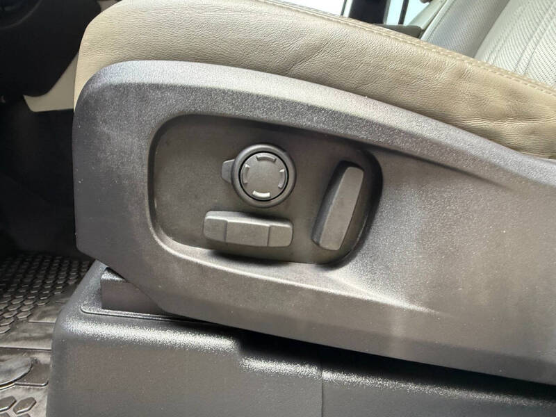 2020 Land Rover Defender 110 SE