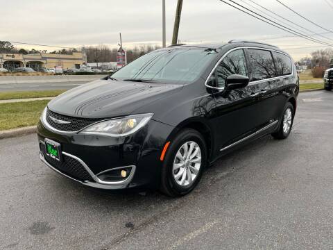 2018 Chrysler Pacifica for sale at iCar Auto Sales in Howell NJ