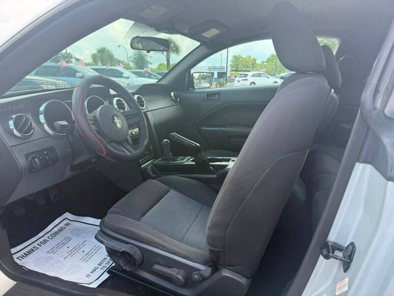 2006 Ford Mustang V6 Standard