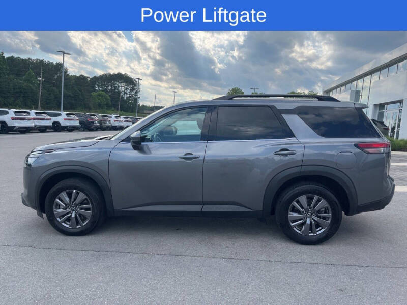 2025 Nissan Pathfinder SV