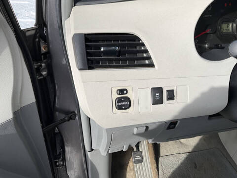 2011 Toyota Sienna LE 7-Passenger