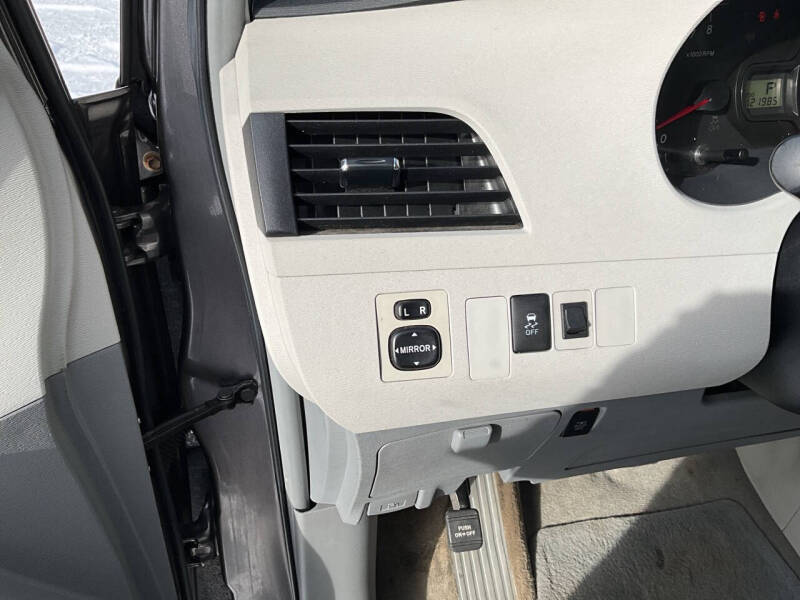 2011 Toyota Sienna LE 7-Passenger