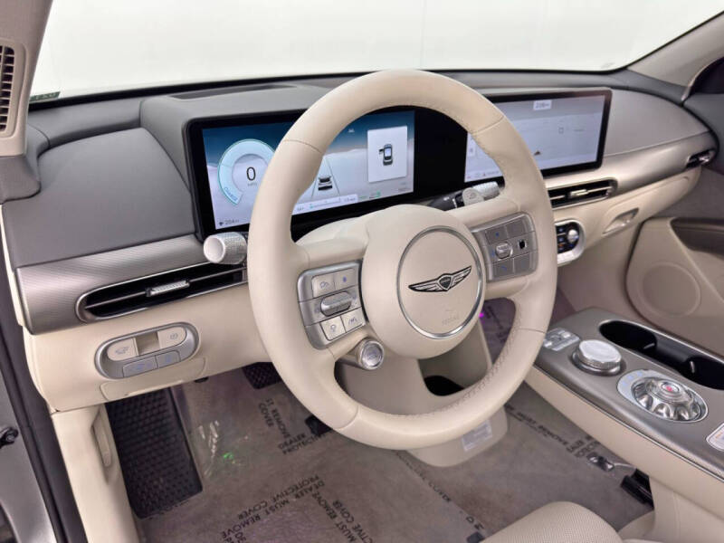 2024 Genesis GV60 Standard