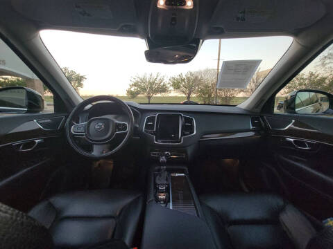 2016 Volvo XC90 T6 Momentum