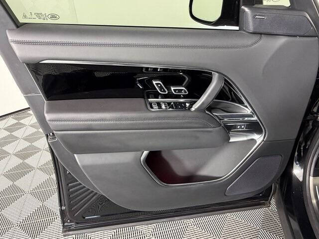 2025 Land Rover Range Rover P400 SE LWB