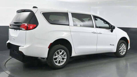 2025 Chrysler Voyager LX