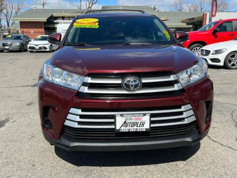 2017 Toyota Highlander for sale at Used Cars Fresno in Clovis CA