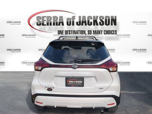 2023 Nissan Kicks SR