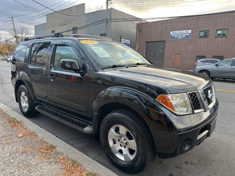 2005 Nissan Pathfinder for sale at Deleon Mich Auto Sales in Yonkers NY