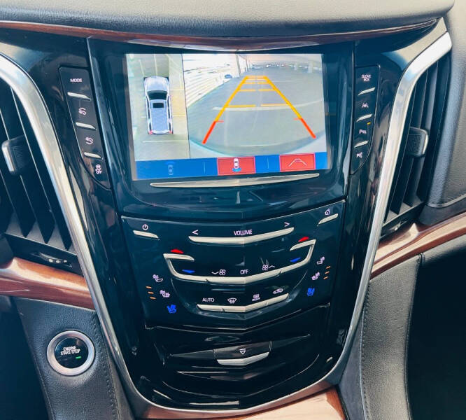 2017 Cadillac Escalade Luxury