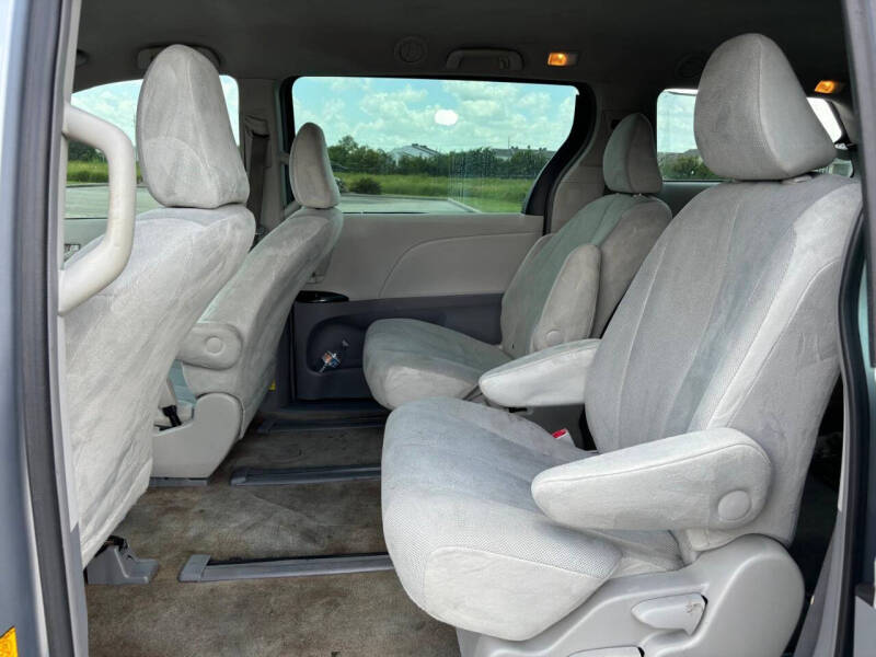 2011 Toyota Sienna Base 7-Passenger
