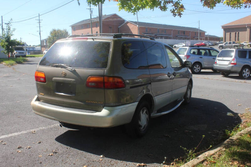 1998 Toyota Sienna LE