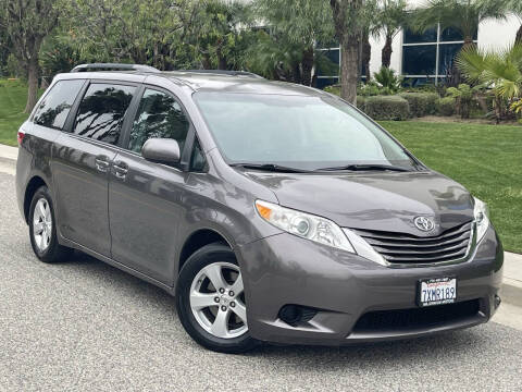 2017 Toyota Sienna LE 8-Passenger
