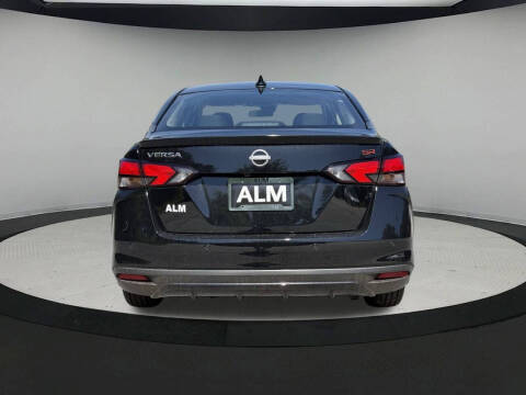 2025 Nissan Versa SR