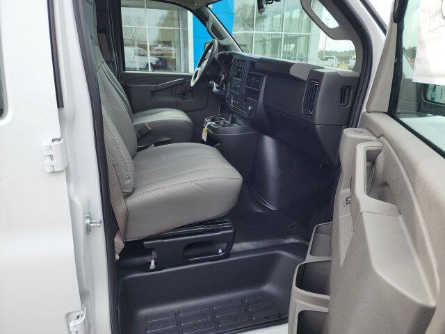 2025 Chevrolet Express 2500