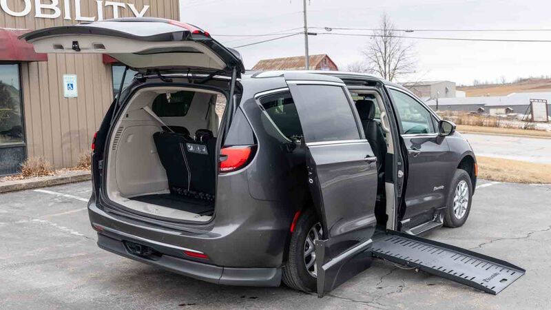 Used 2021 Chrysler Pacifica Touring L with VIN 2C4RC1BG6MR605229 for sale in Valders, WI