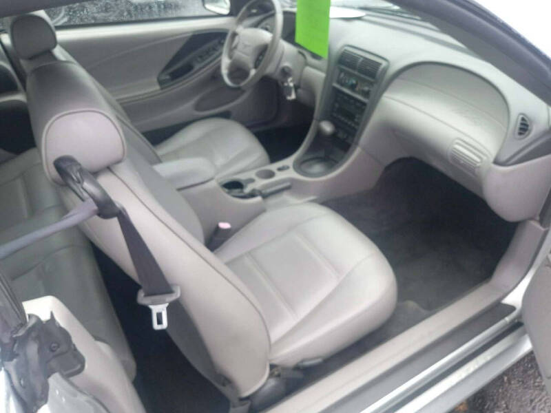2004 Ford Mustang Deluxe