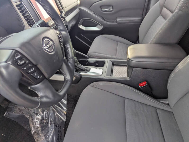 2022 Nissan Frontier SV