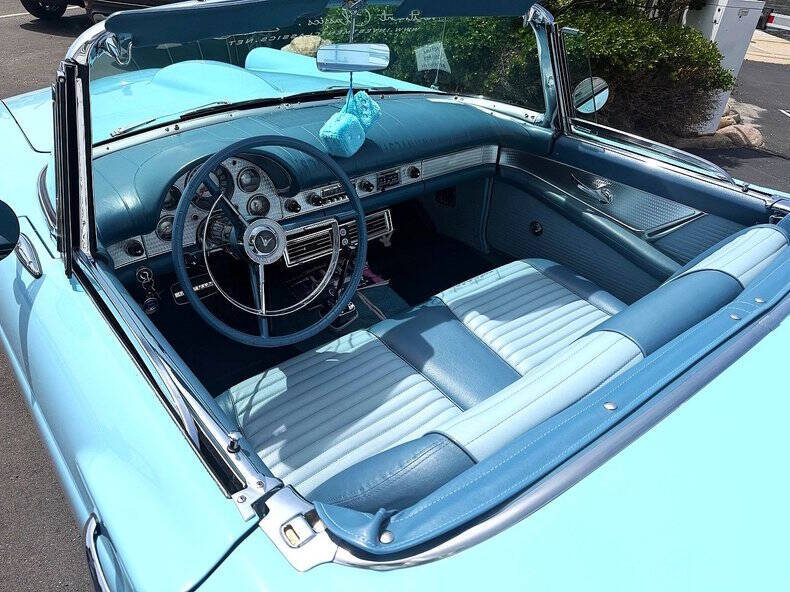 1957 Ford Thunderbird