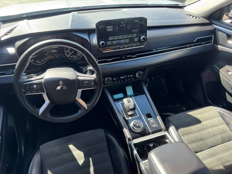 2024 Mitsubishi Outlander SE