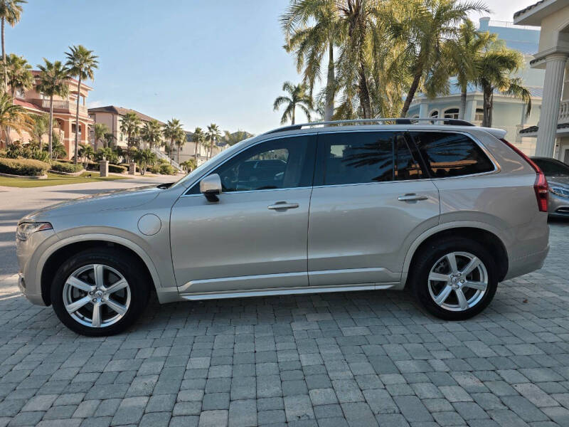 2016 Volvo XC90 T8 eAWD Momentum