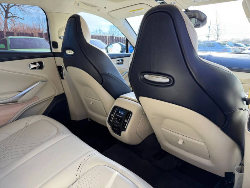 2021 Aston Martin DBX