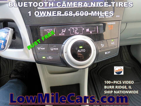 2014 Toyota Prius v Two