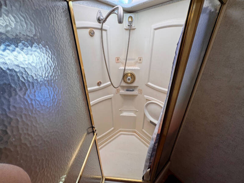 2005 Winnebago Journey