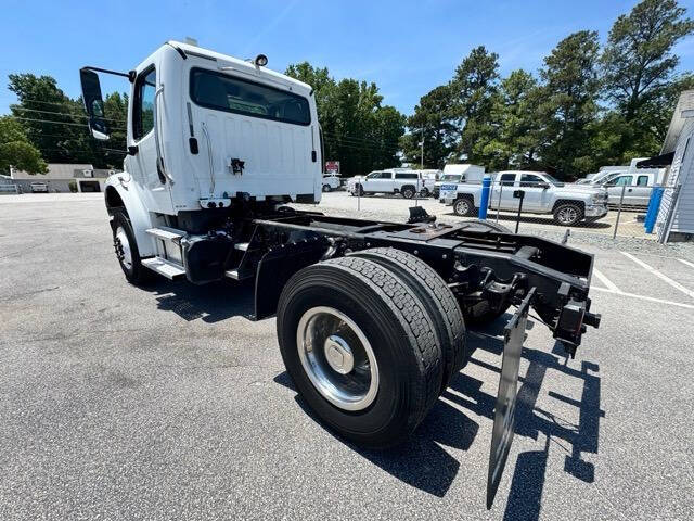2015 Freightliner M2 106