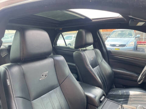 2012 Chrysler 300 S V6