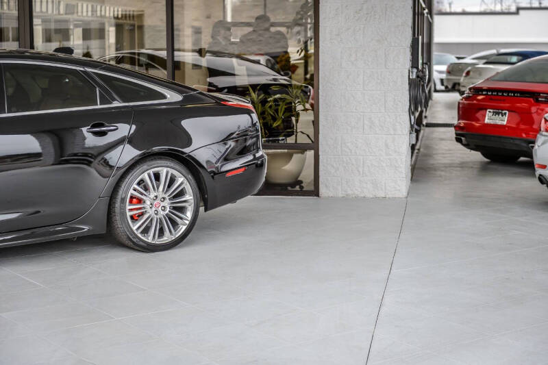 2017 Jaguar XJ R-Sport