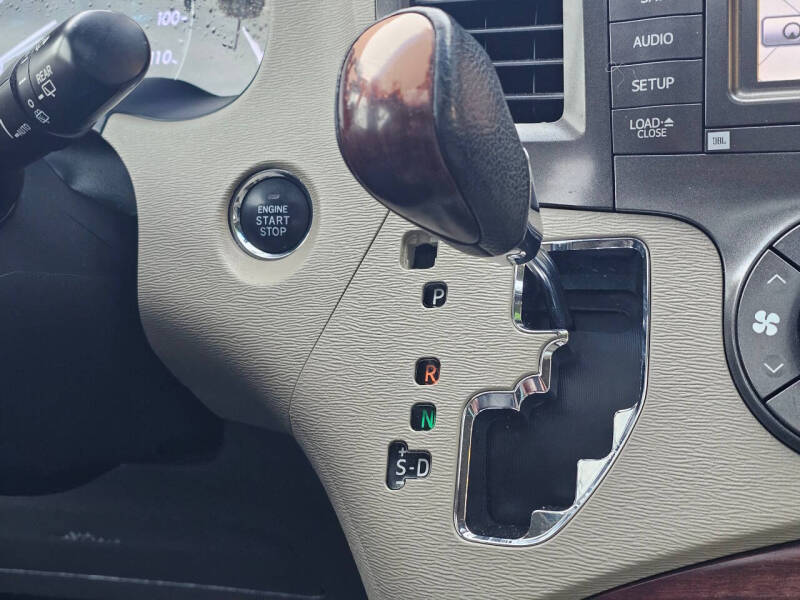 2014 Toyota Sienna Limited 7-Passenger